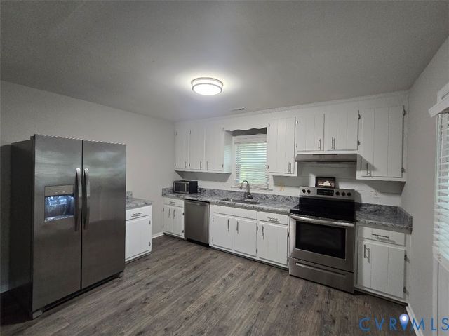 7160 Full Rack Dr, Midlothian, VA 23112