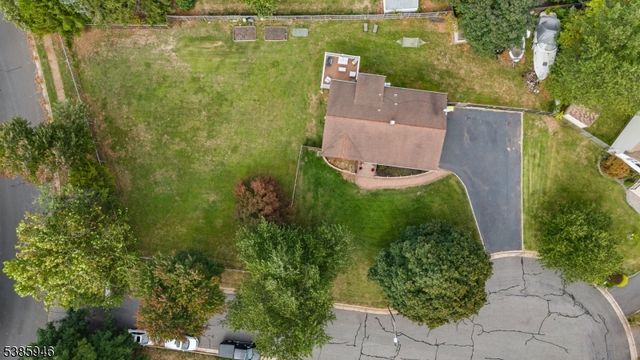 27 Dorset Ct, Franklin Twp., NJ 08873