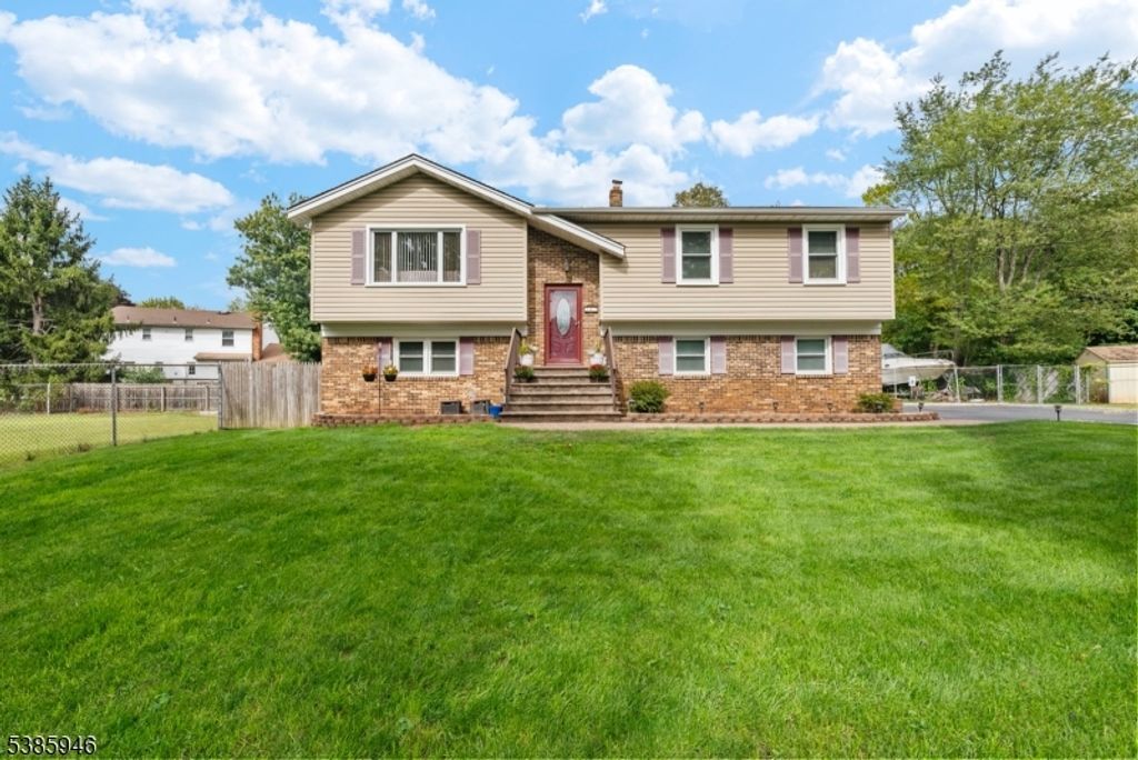 27 Dorset Ct, Franklin Twp., NJ 08873