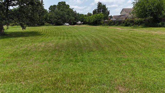 14102 Pinehurst Lane, Magnolia, TX 77354