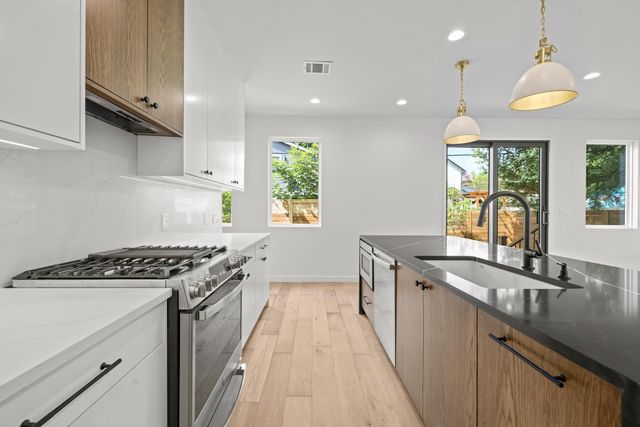 309 Franklin BLVD 2, Austin, TX 78751