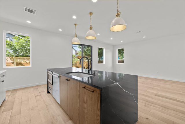 309 Franklin BLVD 2, Austin, TX 78751