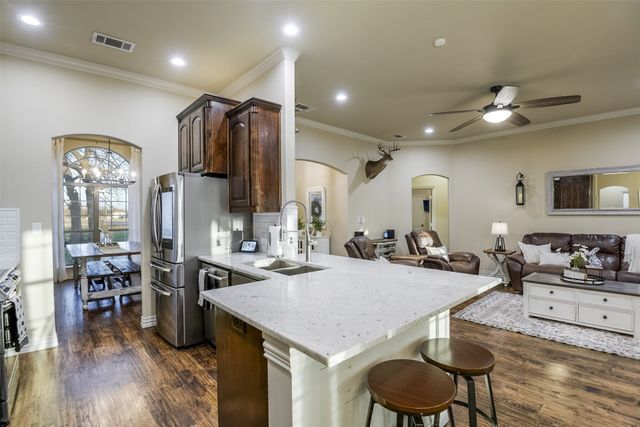 104 Smokey Branch, Weatherford, TX 76085