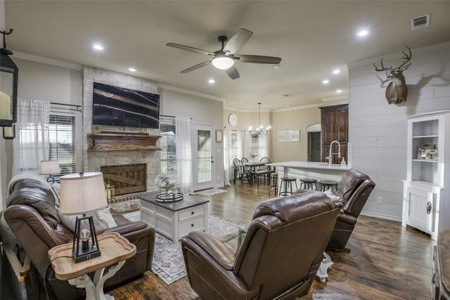 104 Smokey Branch, Weatherford, TX 76085