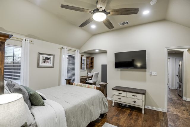 104 Smokey Branch, Weatherford, TX 76085