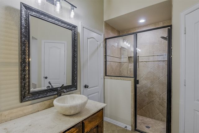 104 Smokey Branch, Weatherford, TX 76085