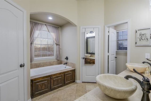 104 Smokey Branch, Weatherford, TX 76085