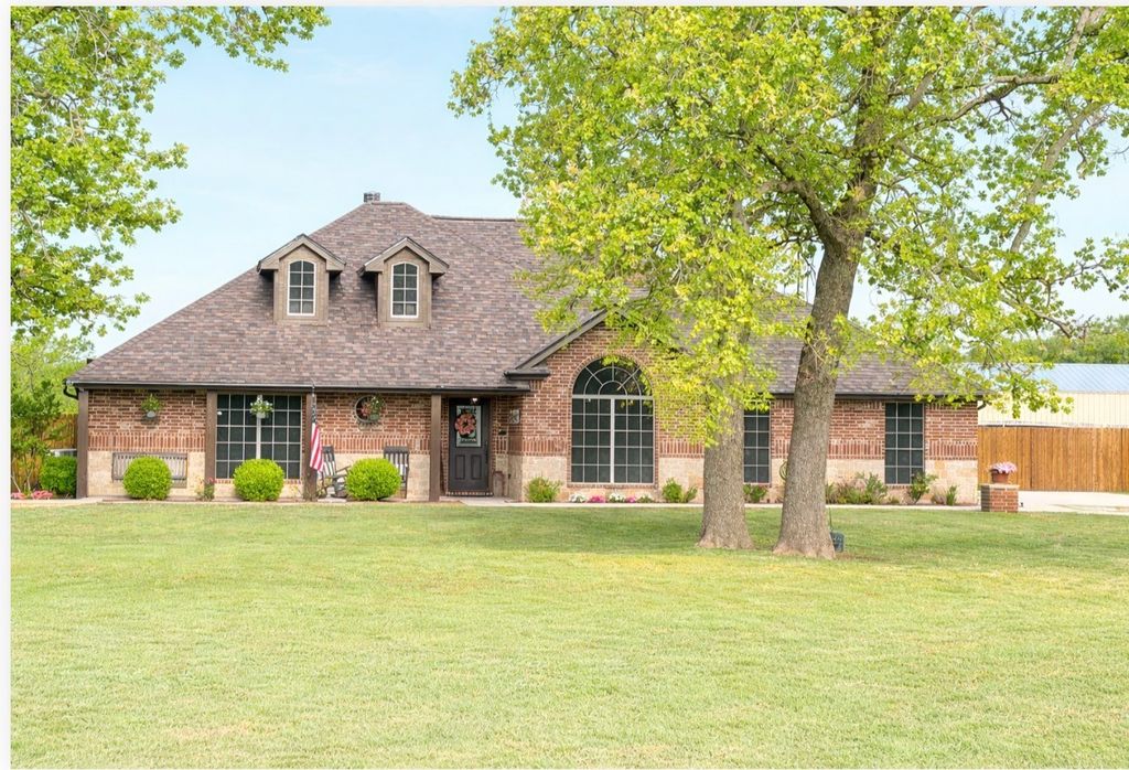 104 Smokey Branch, Weatherford, TX 76085