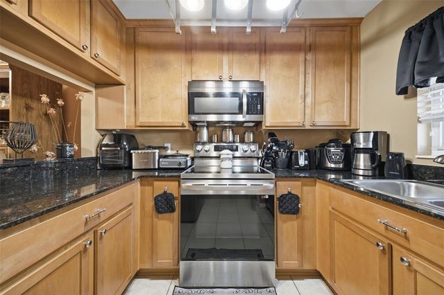 192 COQUINA BAY DRIVE, St Petersburg, FL 33705