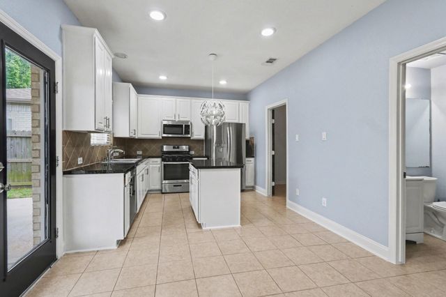 2705 Golden Creek Lane, Pearland, TX 77584