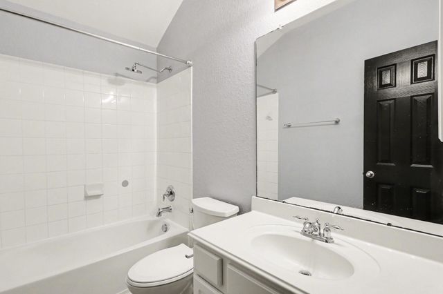 2705 Golden Creek Lane, Pearland, TX 77584