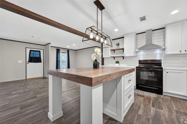 551 Loan Oak Drive, Oakhurst, TX 75359