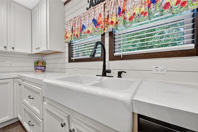 551 Loan Oak Drive, Oakhurst, TX 75359