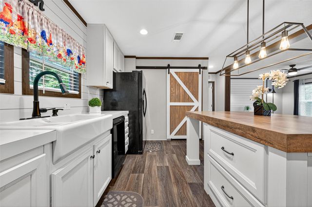 551 Loan Oak Drive, Oakhurst, TX 75359