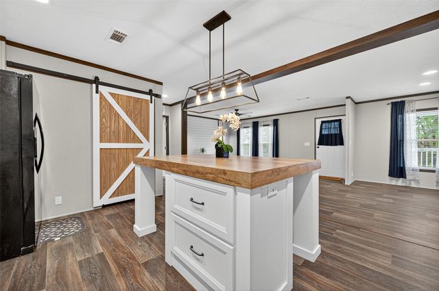 551 Loan Oak Drive, Oakhurst, TX 75359