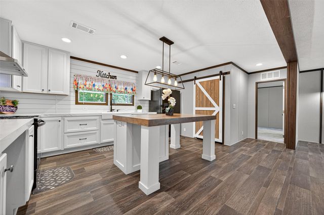 551 Loan Oak Drive, Oakhurst, TX 75359