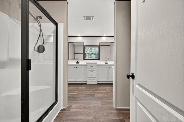 551 Loan Oak Drive, Oakhurst, TX 75359