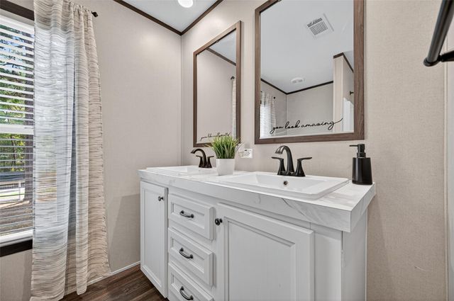 551 Loan Oak Drive, Oakhurst, TX 75359