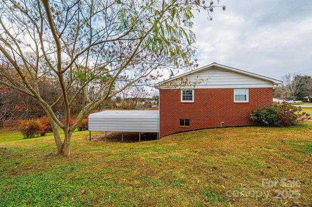 1214 Dry Ponds Road, Granite Falls, NC 28630