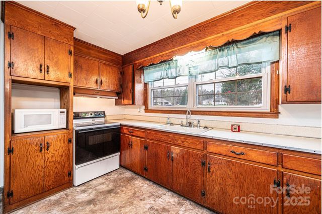 1214 Dry Ponds Road, Granite Falls, NC 28630