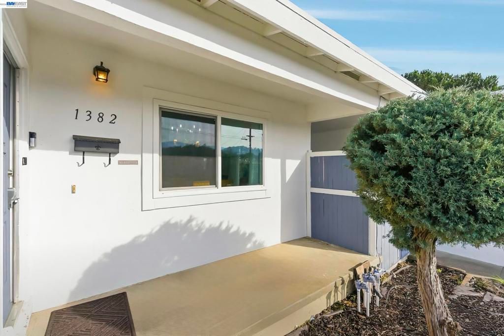 Image 10 of property listing at 1382 Donna Street, Novato, CA 94947