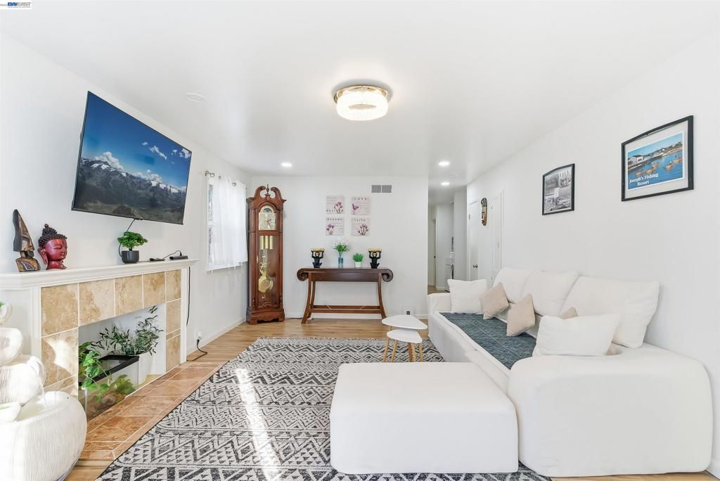 Image 12 of property listing at 1382 Donna Street, Novato, CA 94947