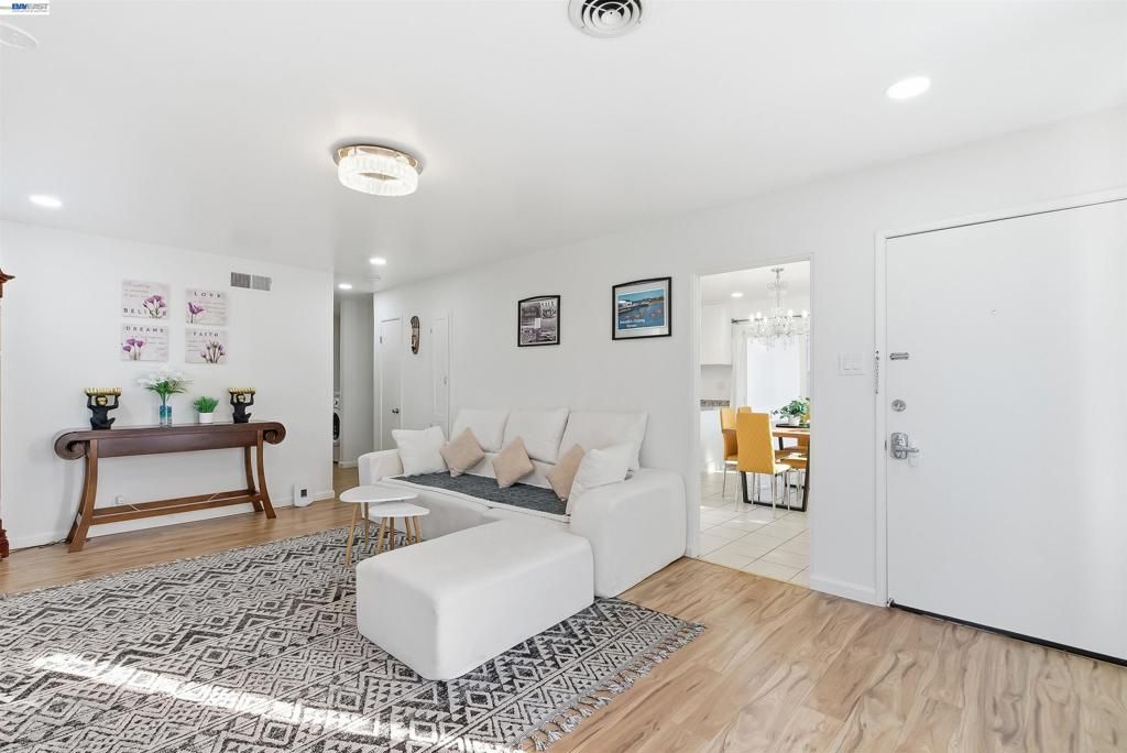 Image 13 of property listing at 1382 Donna Street, Novato, CA 94947