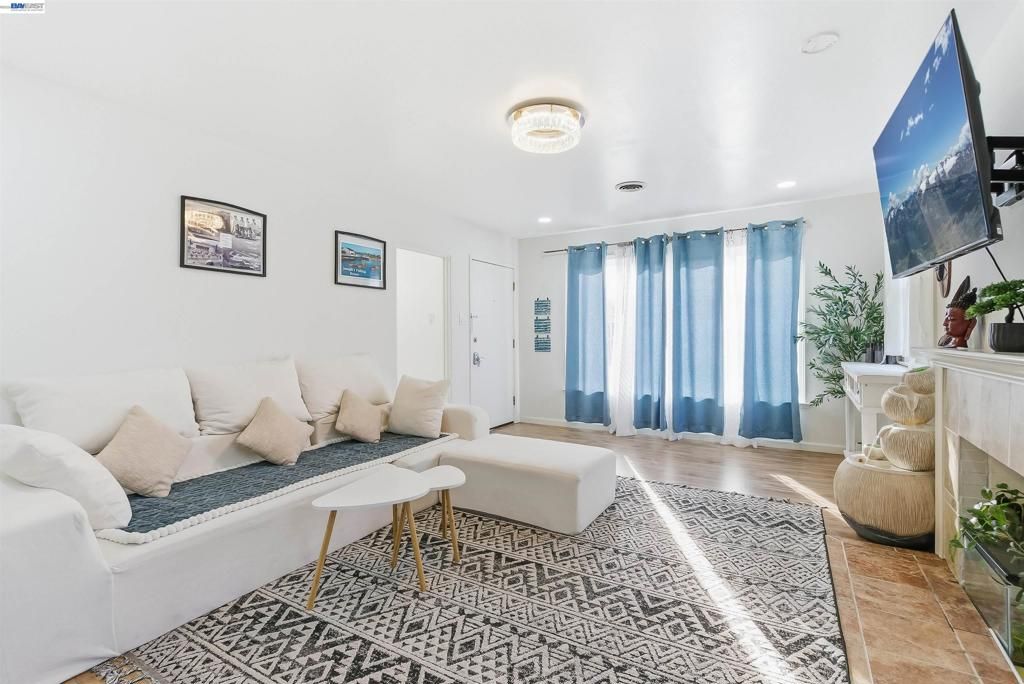 Image 14 of property listing at 1382 Donna Street, Novato, CA 94947