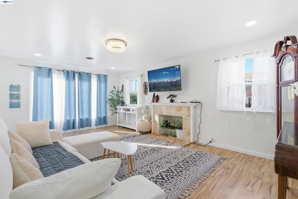 Image 15 of property listing at 1382 Donna Street, Novato, CA 94947