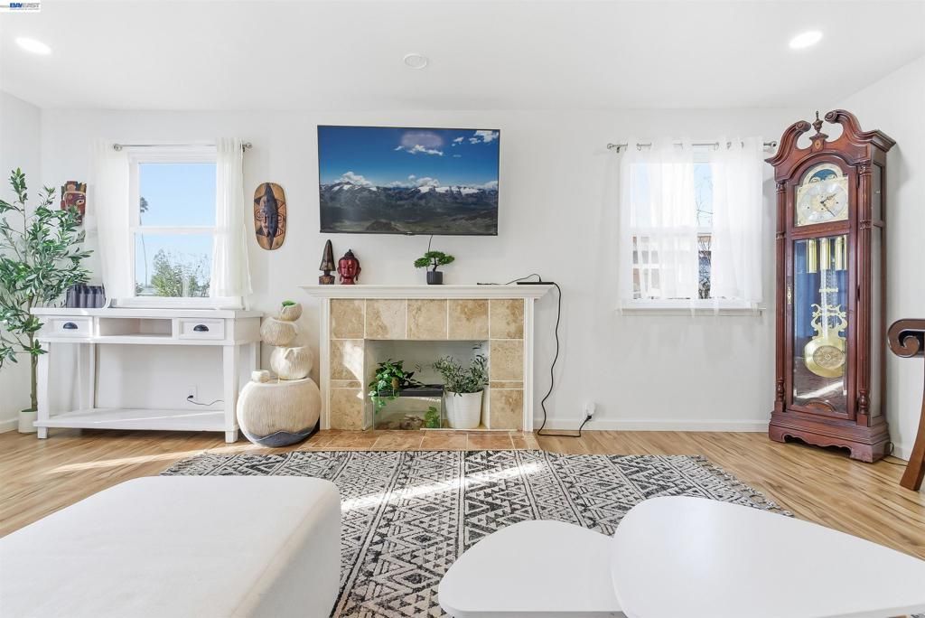 Image 17 of property listing at 1382 Donna Street, Novato, CA 94947