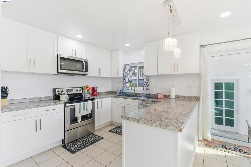 Image 21 of property listing at 1382 Donna Street, Novato, CA 94947