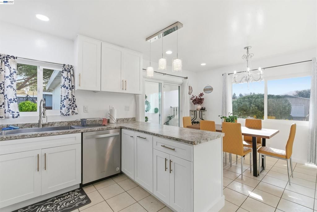 Image 22 of property listing at 1382 Donna Street, Novato, CA 94947