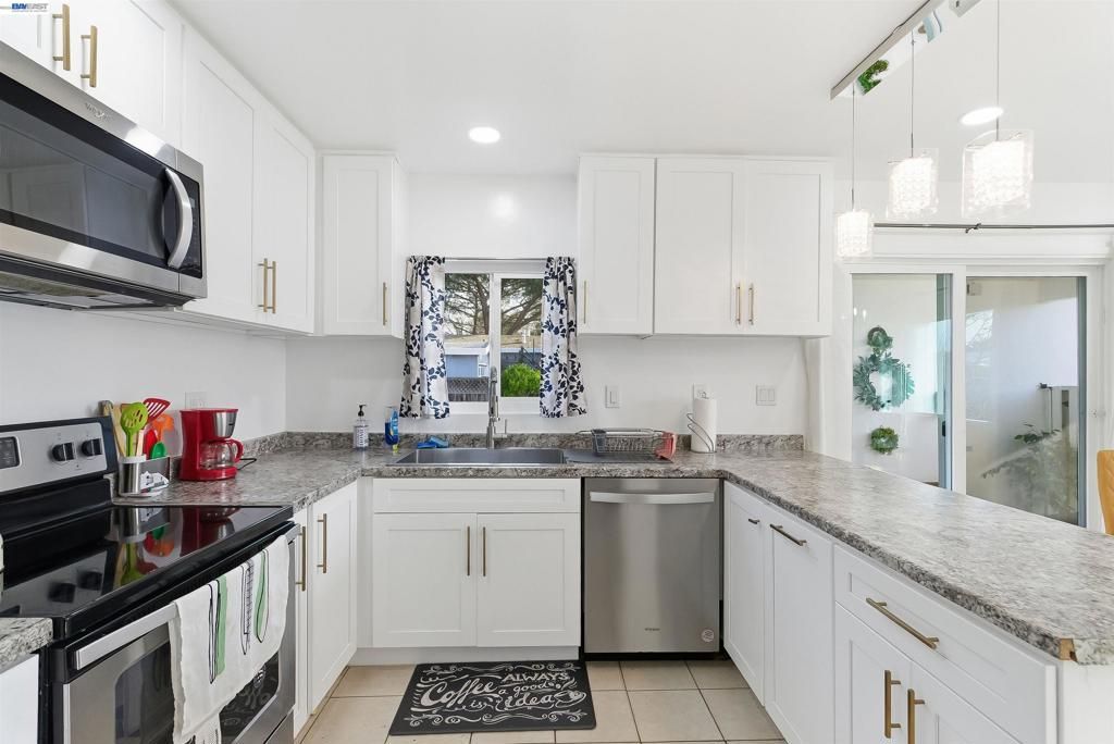 Image 24 of property listing at 1382 Donna Street, Novato, CA 94947