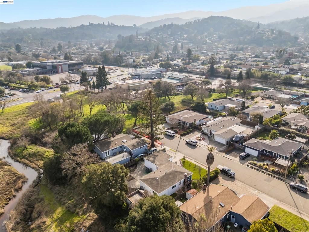 Image 4 of property listing at 1382 Donna Street, Novato, CA 94947