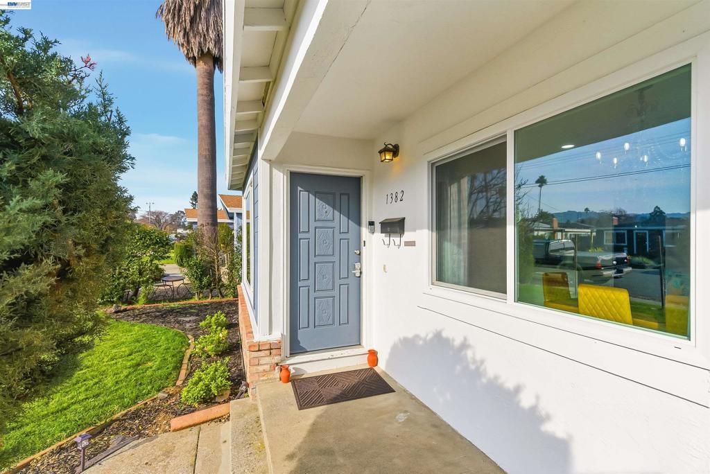 Image 6 of property listing at 1382 Donna Street, Novato, CA 94947
