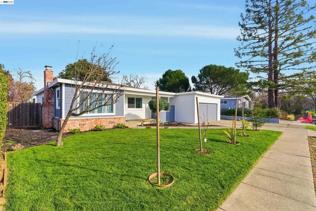 Image 8 of property listing at 1382 Donna Street, Novato, CA 94947