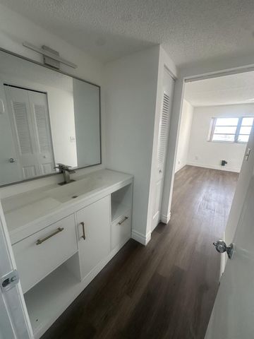 5860 NW 64th Avenue 307, Fort Lauderdale, FL 33319
