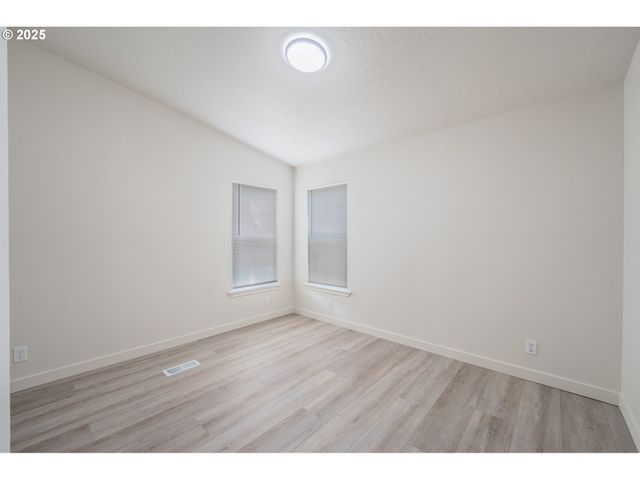 597 BARLEY St, Woodburn, OR 97071