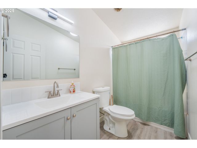 597 BARLEY St, Woodburn, OR 97071