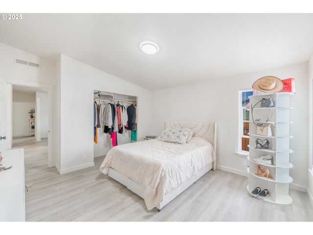 597 BARLEY St, Woodburn, OR 97071