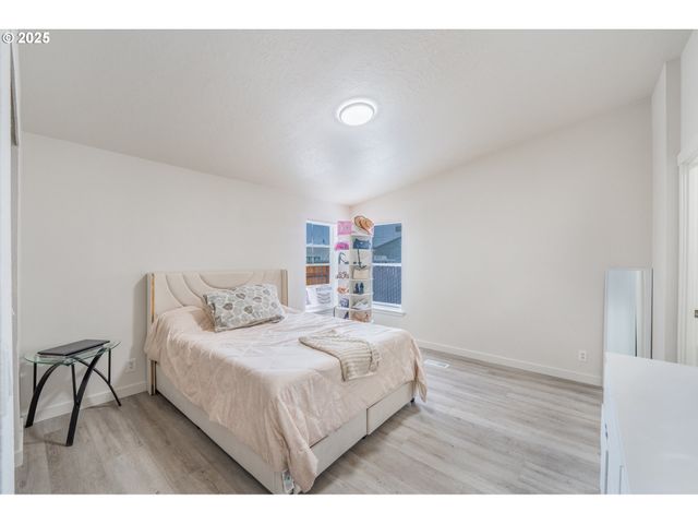 597 BARLEY St, Woodburn, OR 97071