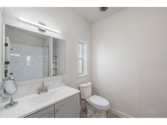 597 BARLEY St, Woodburn, OR 97071