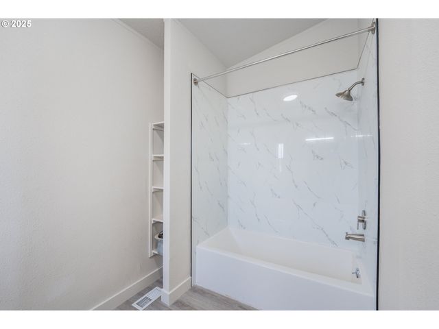 597 BARLEY St, Woodburn, OR 97071