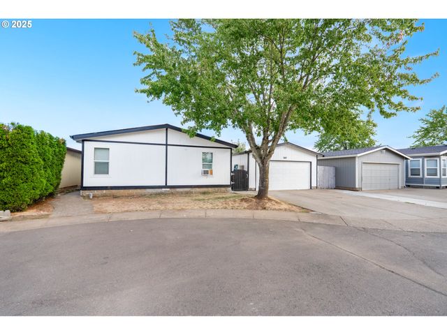 597 BARLEY St, Woodburn, OR 97071