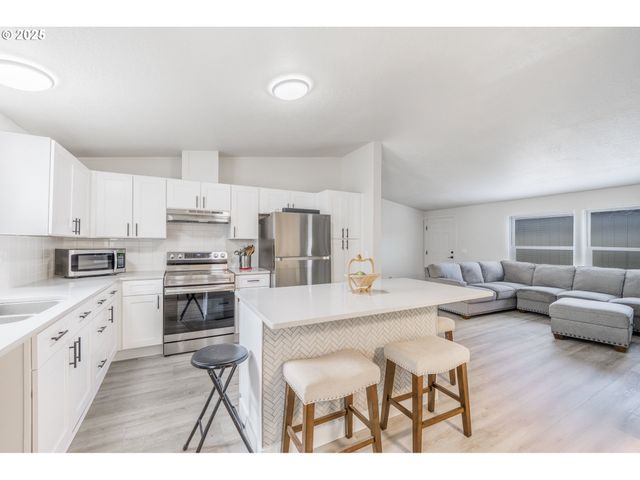 597 BARLEY St, Woodburn, OR 97071