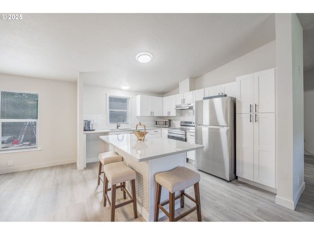 597 BARLEY St, Woodburn, OR 97071