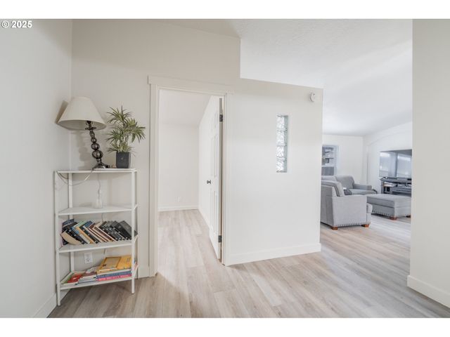 597 BARLEY St, Woodburn, OR 97071