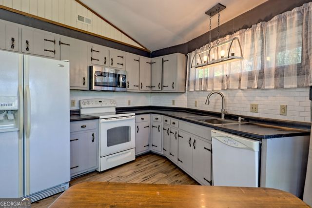 75 Berkshire Lane, Dillard, GA 30537