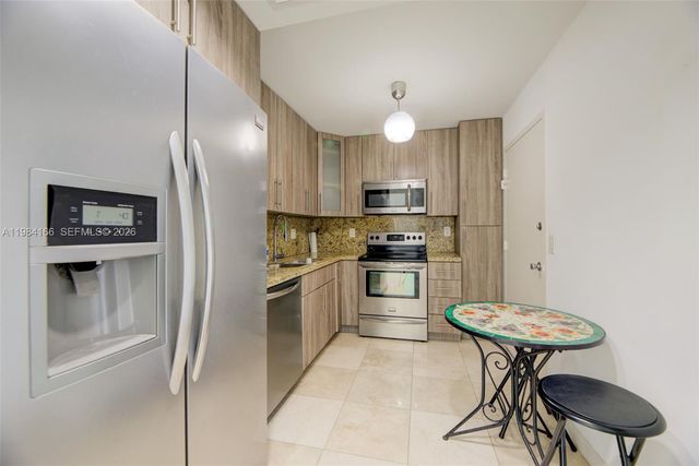 1001 91st St 701, Bay Harbor Islands, FL 33154