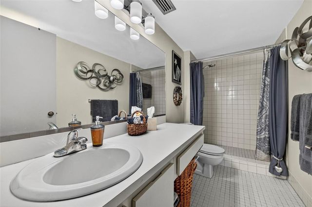 2222 N CYPRESS BEND Drive 201, Pompano Beach, FL 33069